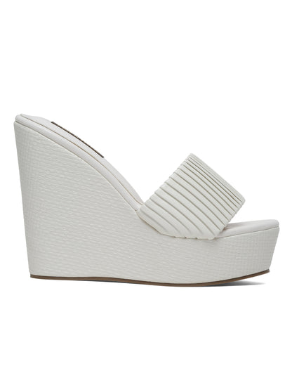 Stylish Beige Wedge Sandals with Textured Straps